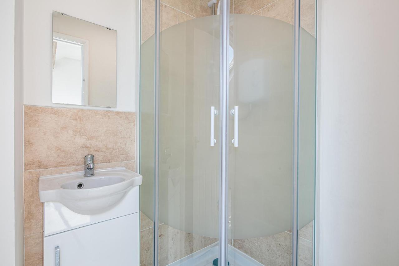 Rotherham'S Bond House Villa Esterno foto