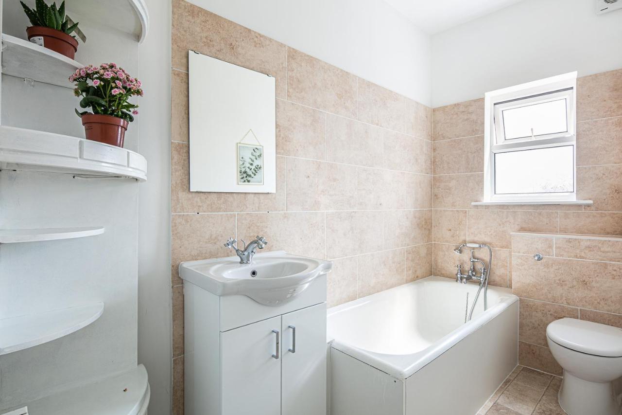 Rotherham'S Bond House Villa Esterno foto