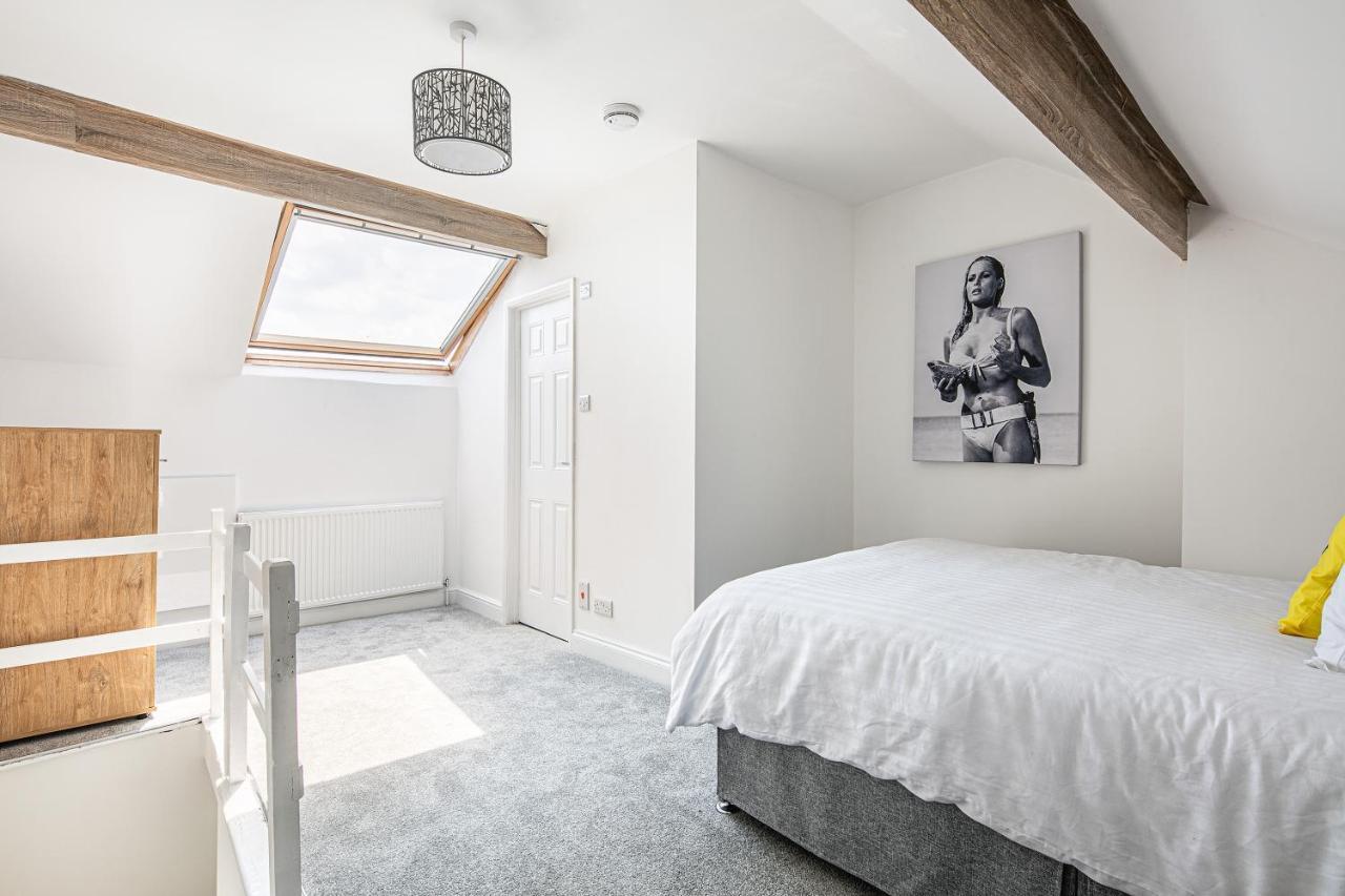 Rotherham'S Bond House Villa Esterno foto