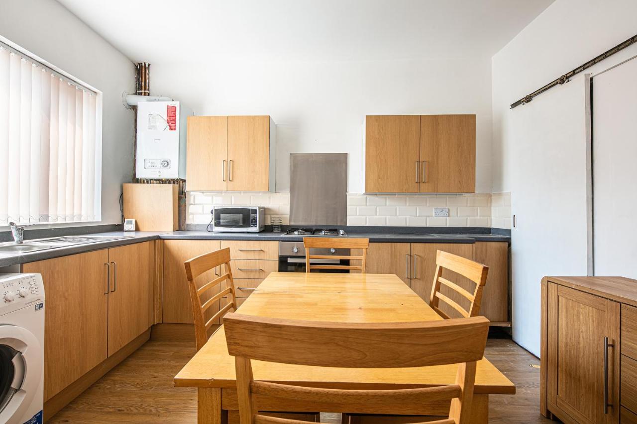 Rotherham'S Bond House Villa Esterno foto