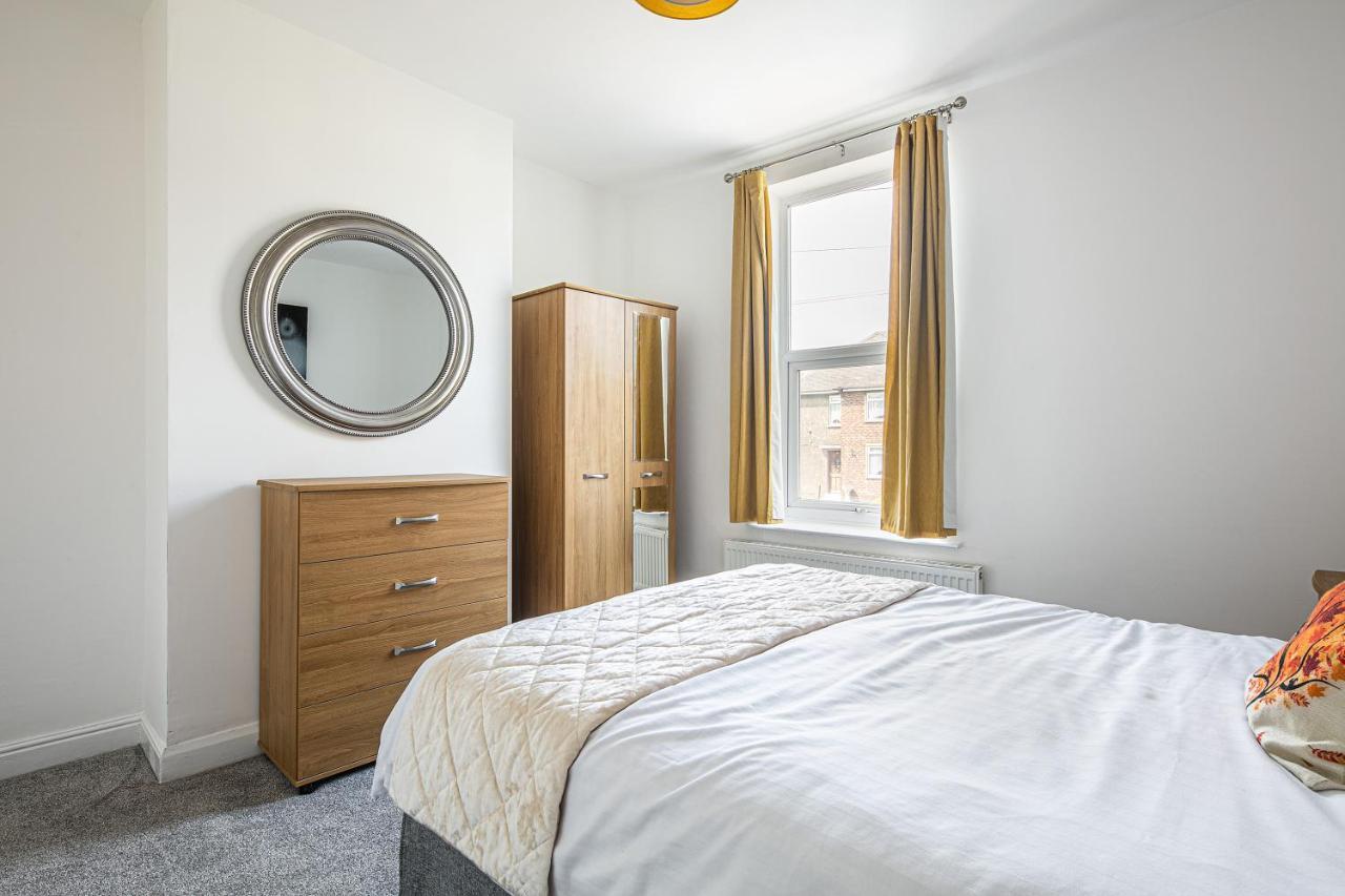 Rotherham'S Bond House Villa Esterno foto